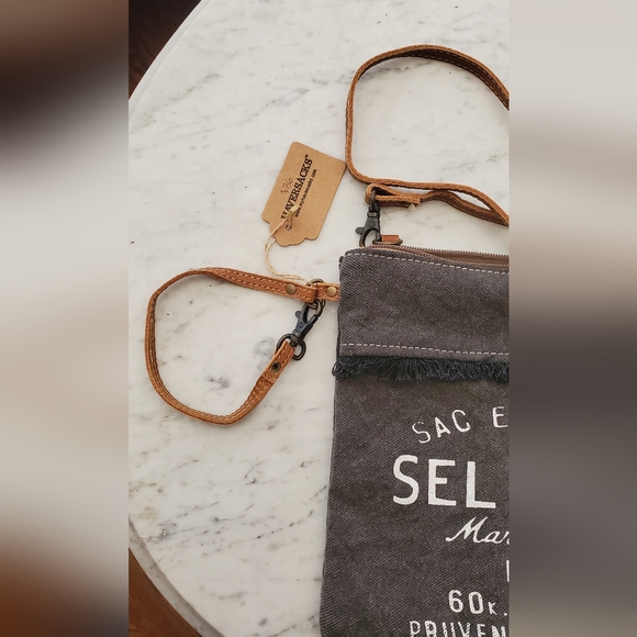 Myra -  Crossbody Bag - Picture 4 of 7